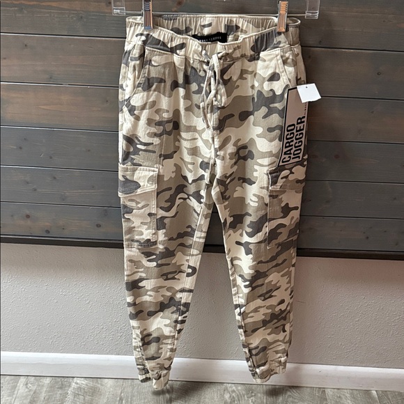 NWT Almost Famous Camouflage Cargo Jogger Pants - Picture 1 of 12
